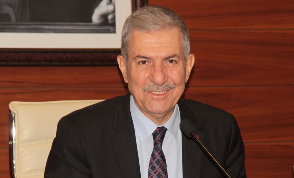 İstifa İddialarını Yalanladı