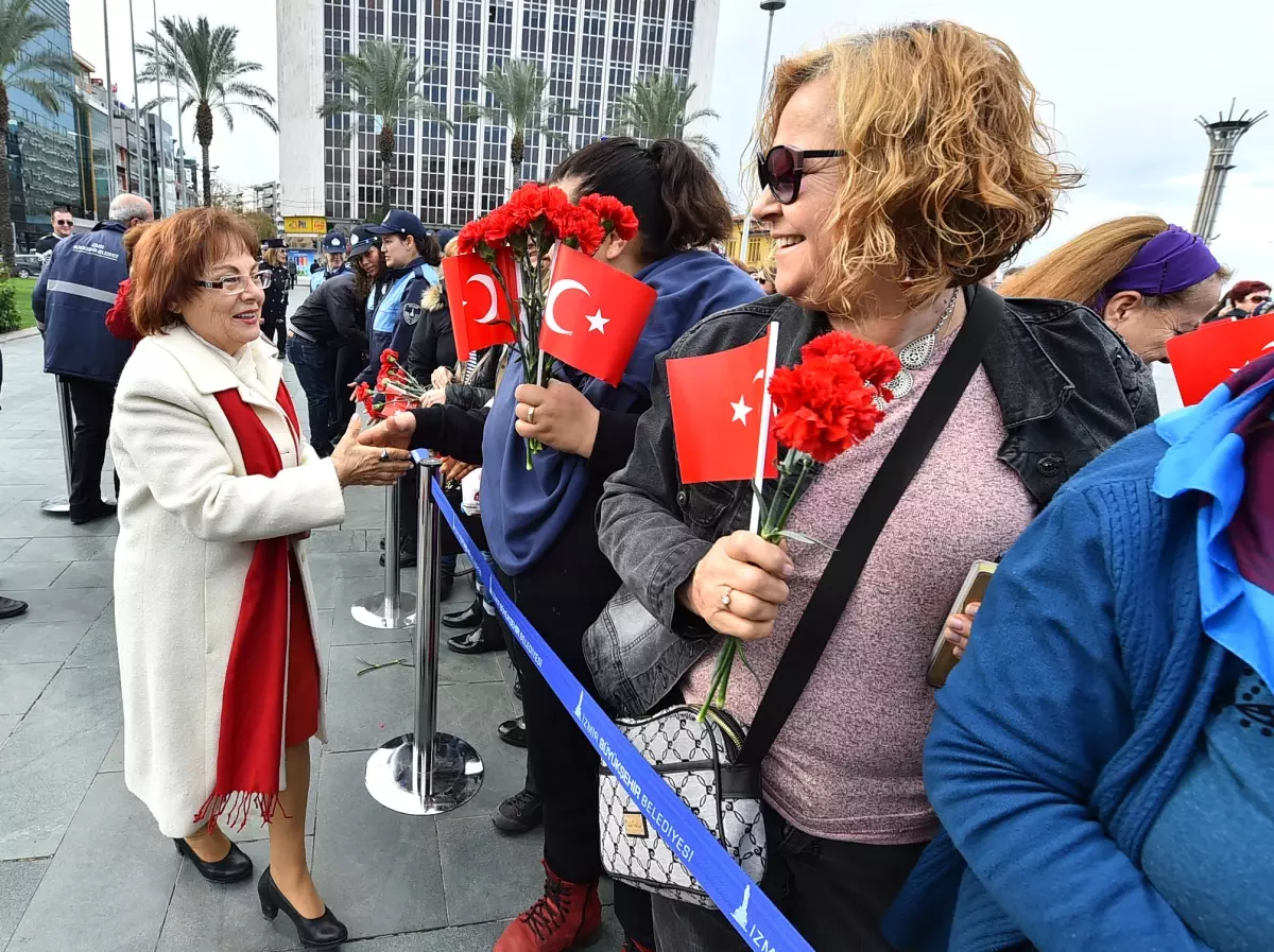 İzmir Aydınlığa Koşuyor  