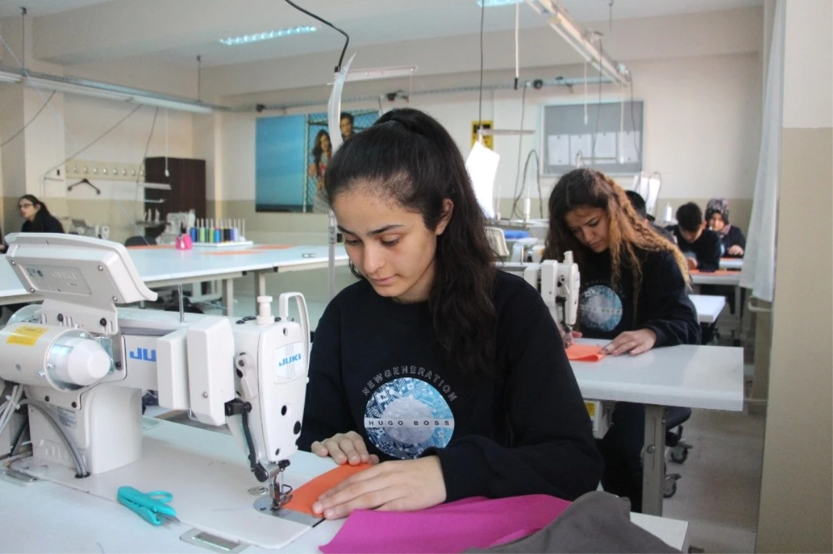 İzmir\'de Mesleki Eğitime Hugo Boss Desteği