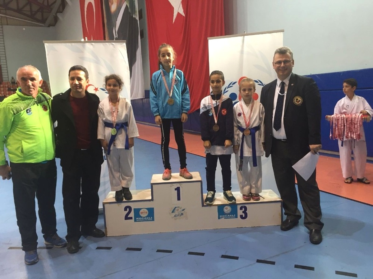 Kağıtsporlu Kareteciler 26 Madalya Kazandı