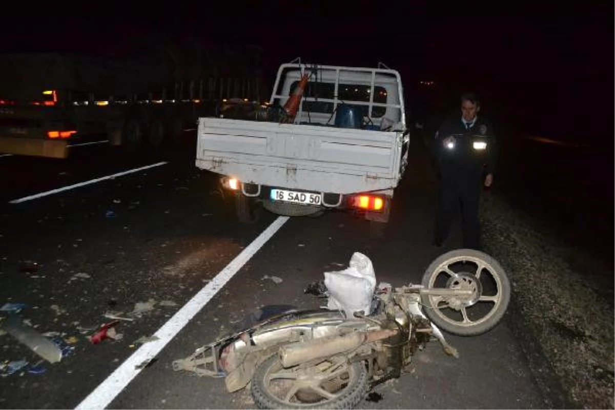 Kamyonete Çarpan Motosikletin Sürücüsü Hayatını Kaybetti