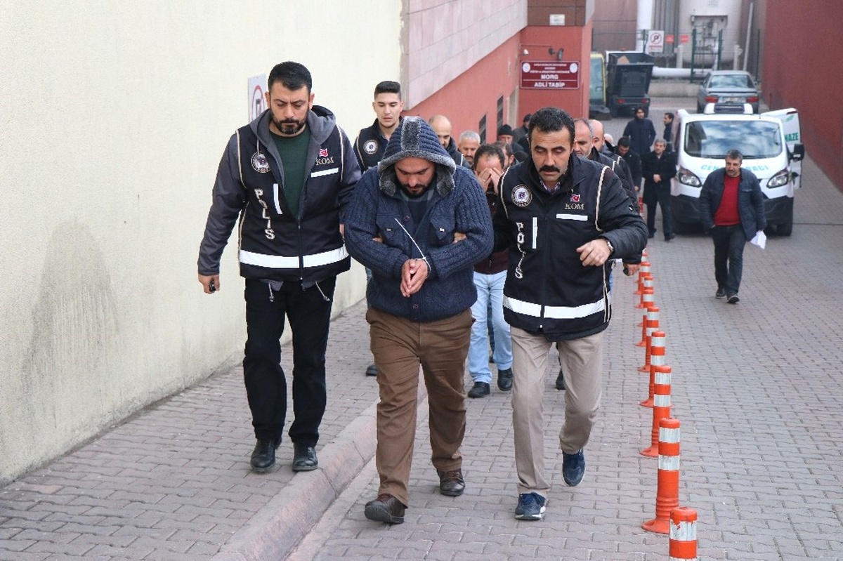 Kayseri\'de Kaçak Sigara Operasyonu: 4 Gözaltı