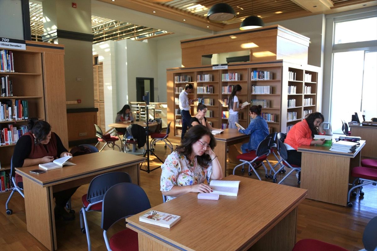 Kocaeli\'de Halk Kütüphanesi Yeni Yerinde Açıldı