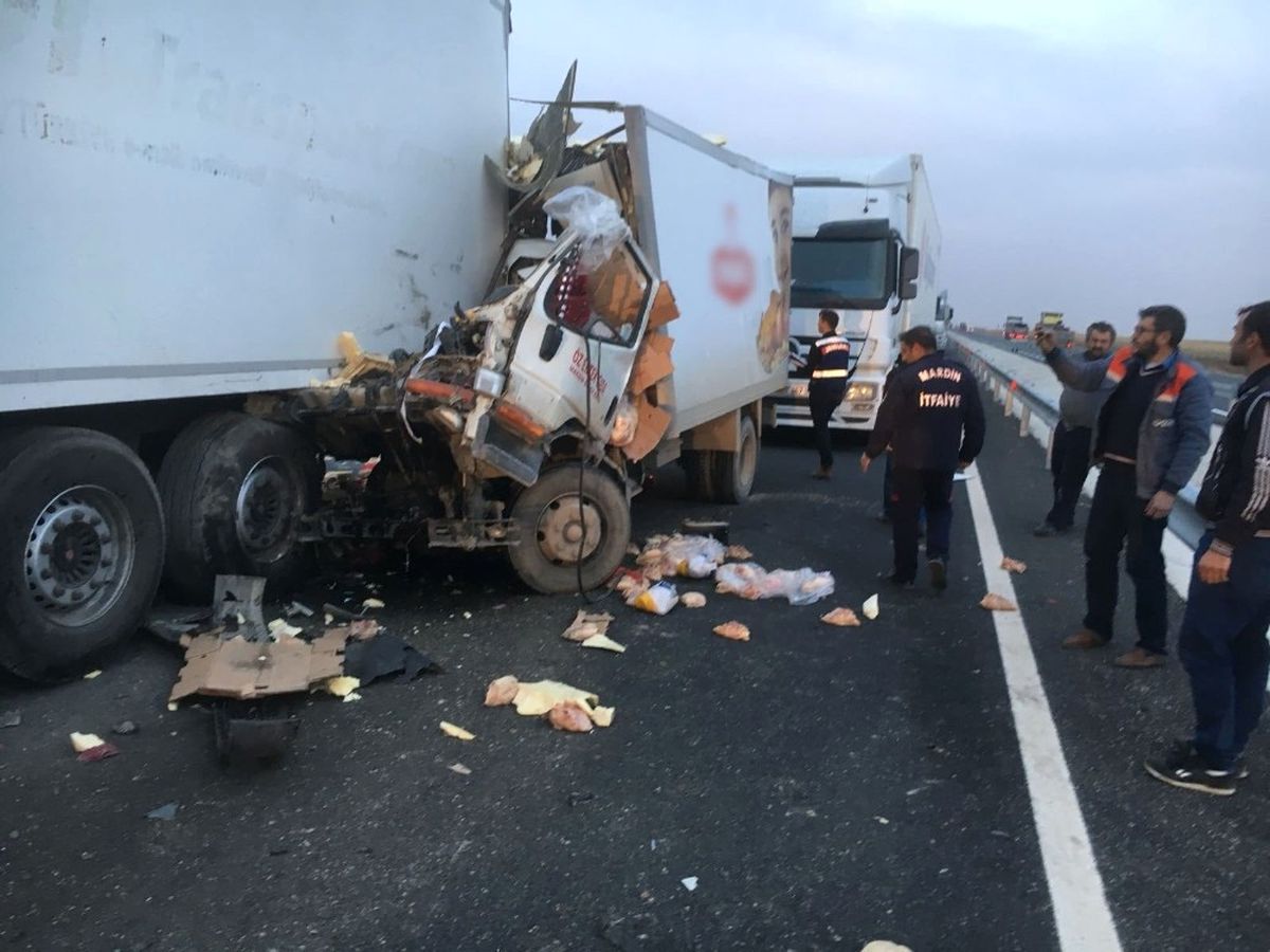 Mardin\'de Trafik Kazası: 1 Ölü, 1 Yaralı