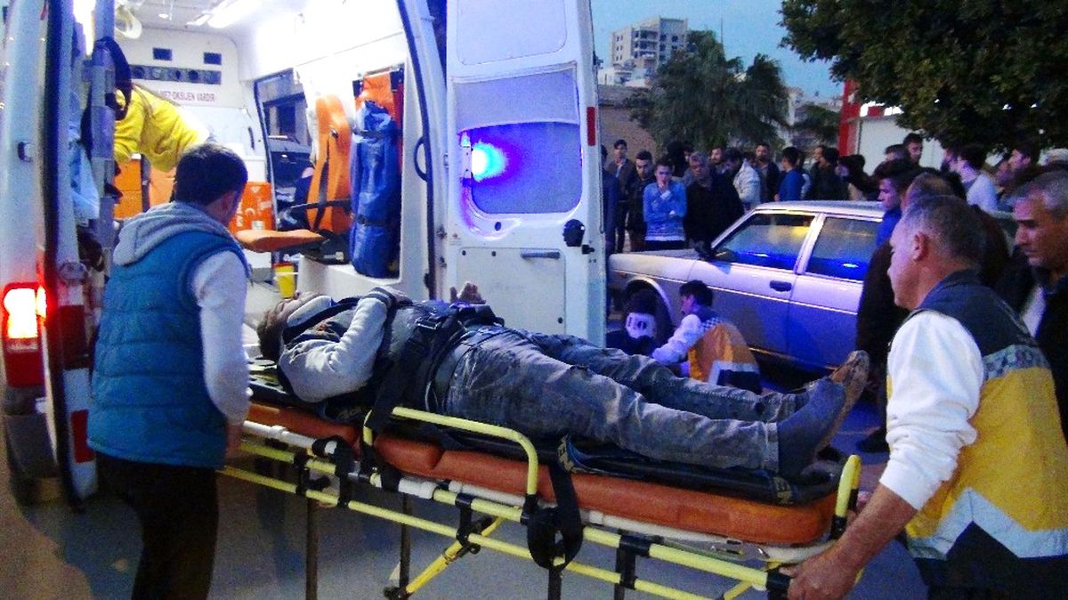 Mersin\'de Trafik Kazası: 3 Yaralı
