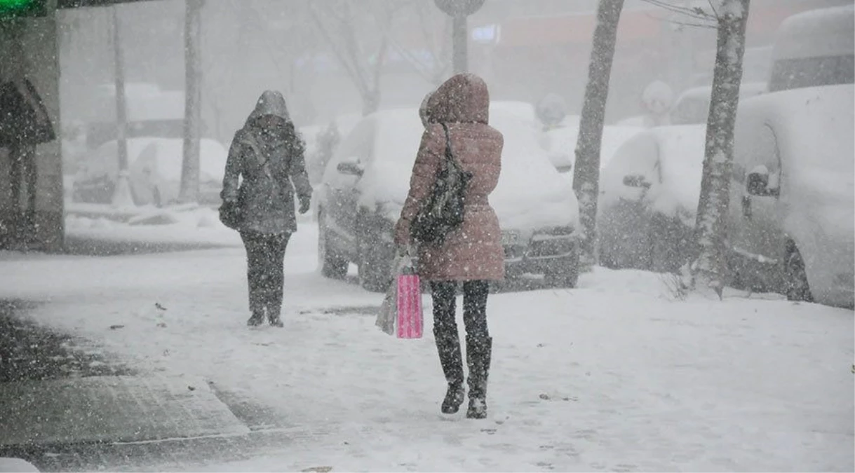 Meteoroloji Gün Verdi: İstanbul\'a Çarşamba Kuvvetli Kar Yağışı Geliyor