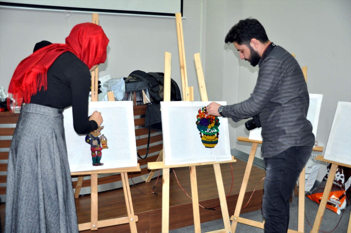 Muş\'ta "Karagöz-Hacivat Tasvirleri Sergisi"