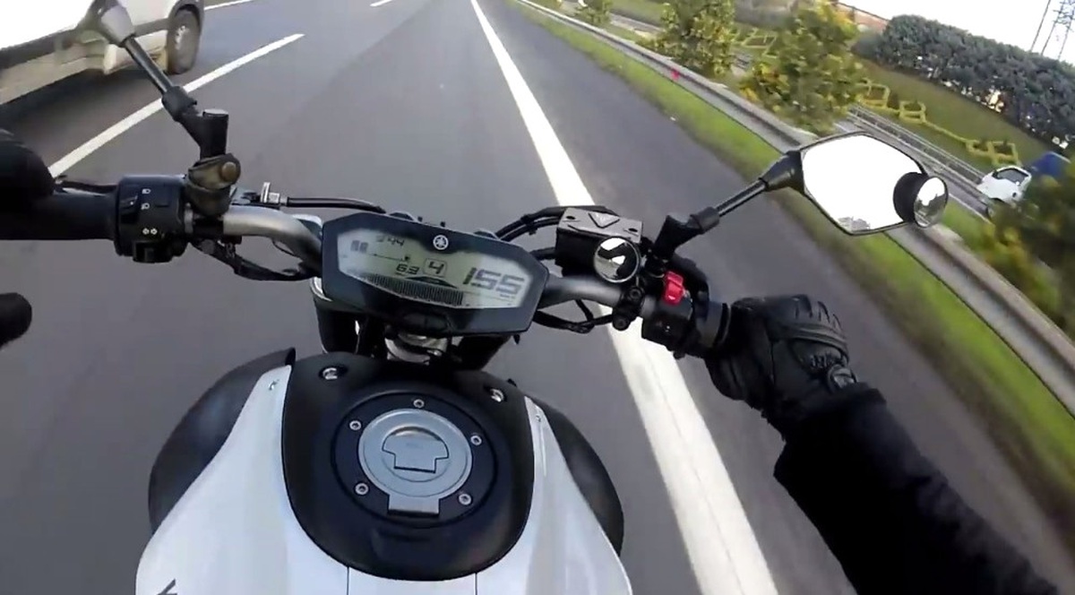 150 Kilometre Hızı Geçen Motosikletlinin Estirdiği \'Trafik Terörü\' Kamerada