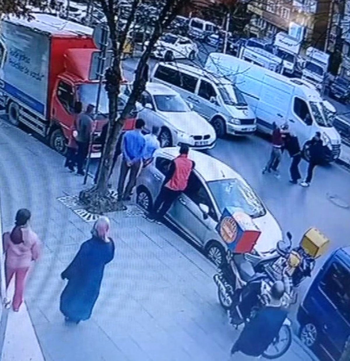Sürücülerin Trafikte Bir Saat Süren Tekme Tokat Kavgası Kamerada