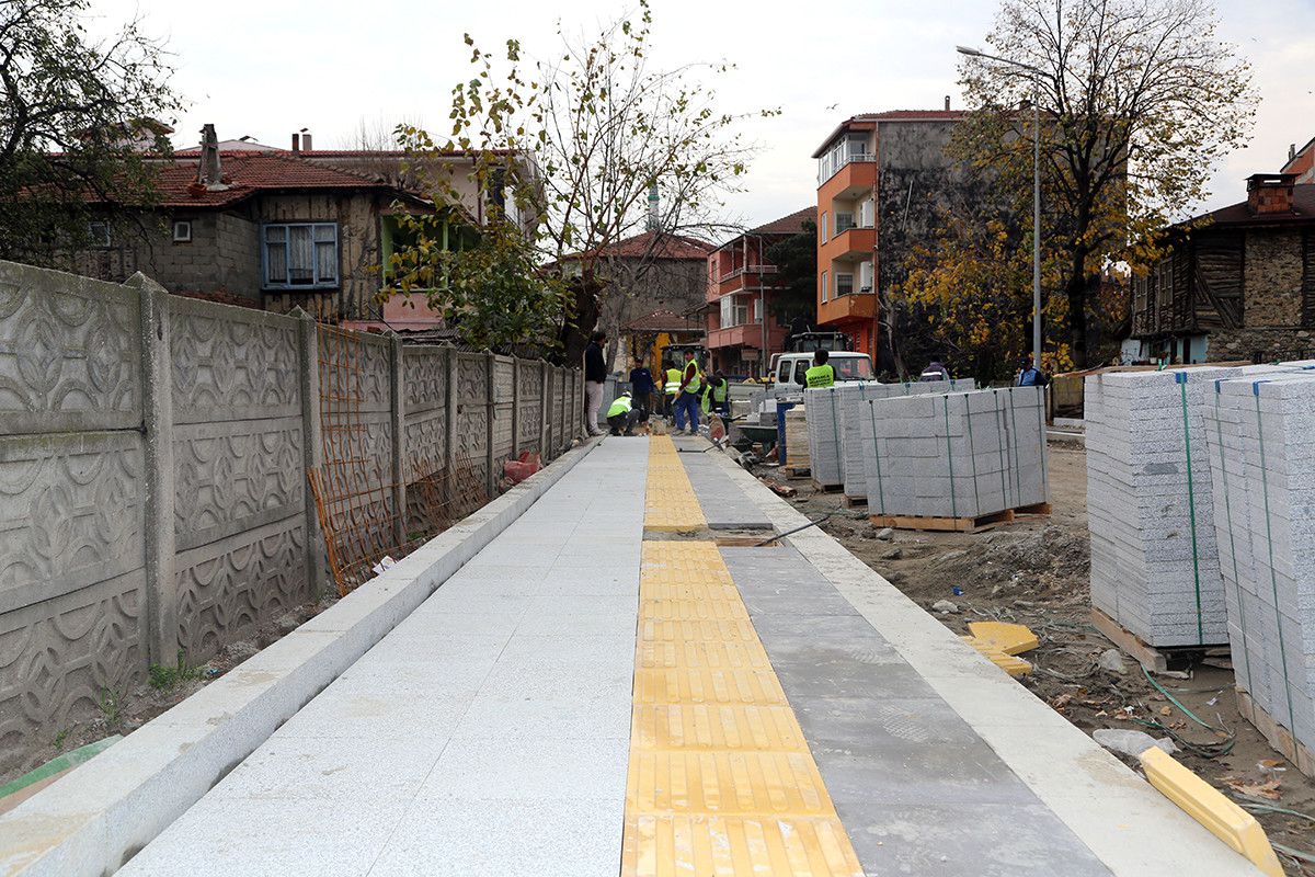 Sapanca\'da Kaldırımlar Görme Engelliler İçin Düzenleniyor