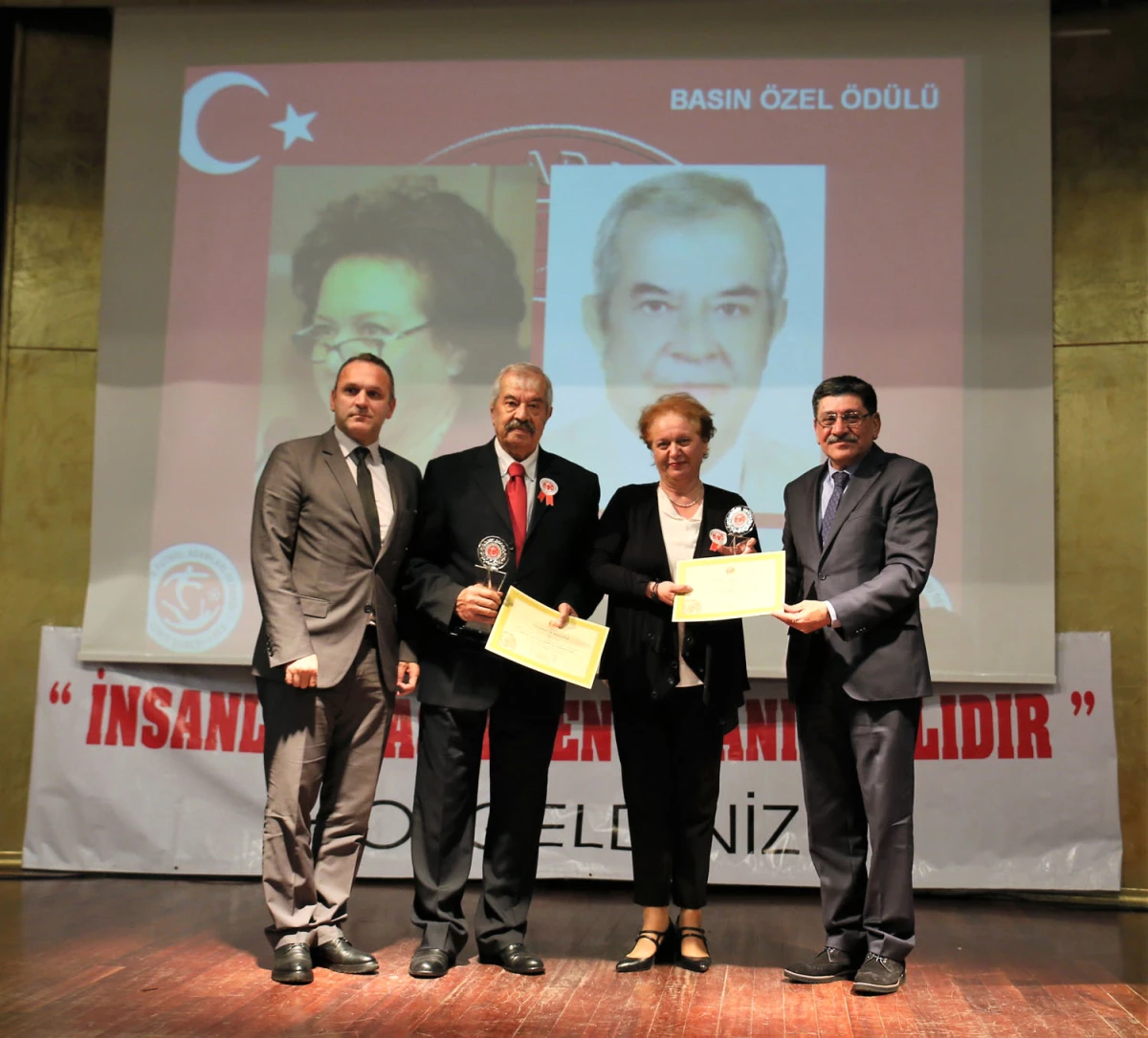 TÜRFAD\'dan Dikmen\'e Basın Özel Ödülü