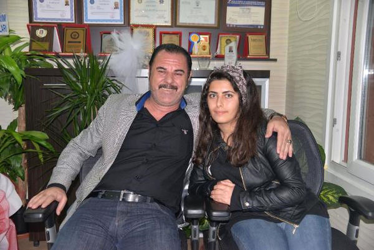 Üniversiteli Zelal\'i Minibüsten Kaçırdılar (3)