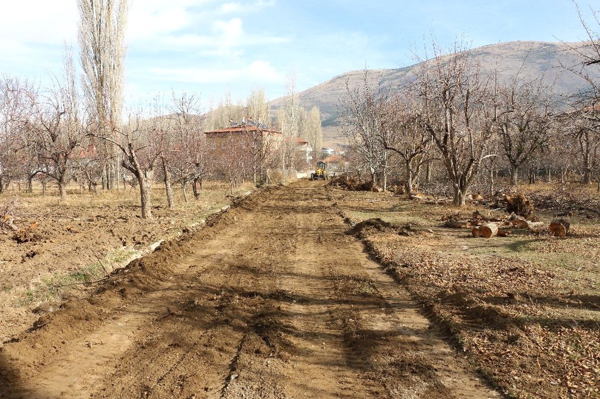 Yahyalı\'da Yeni Yollar Açılmaya Devam Ediyor