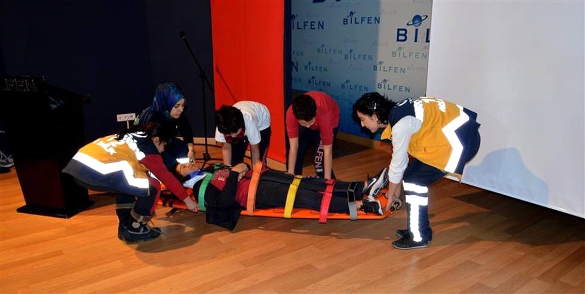 112 Acil Sağlık Hizmetleri Haftası\'nda Öğrencilere 112 Eğitimi Verildi