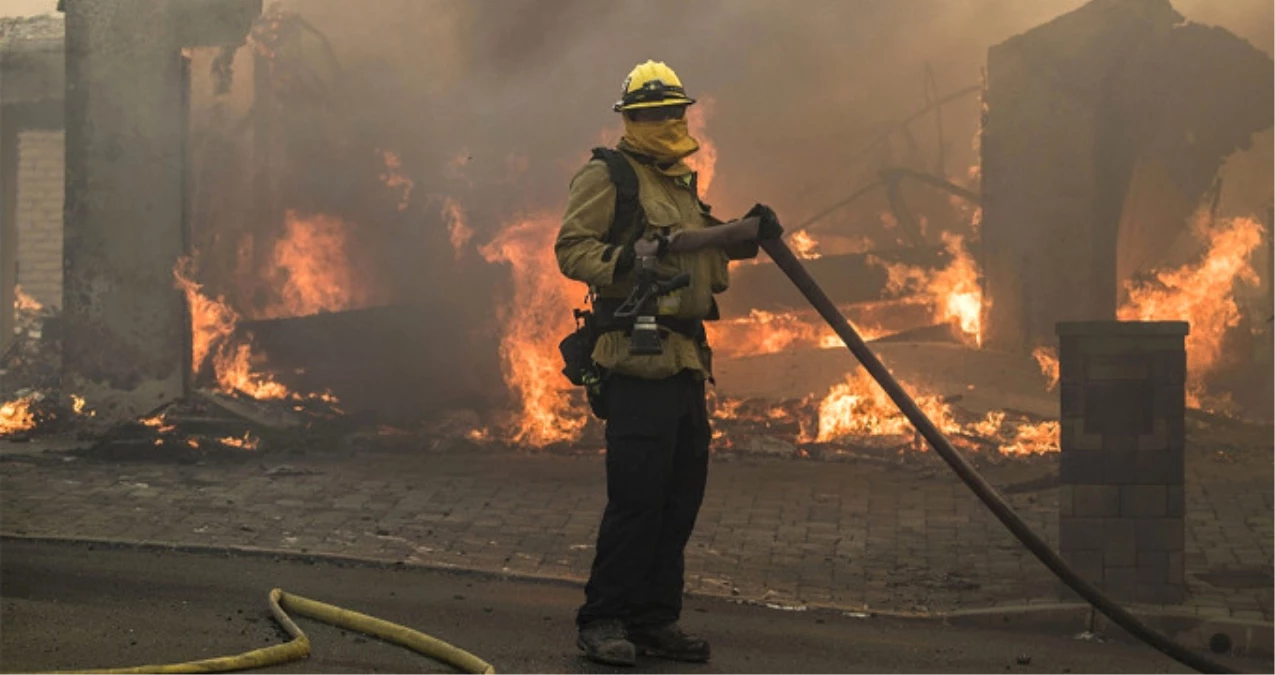 ABD\'deki Yangın Kontrol Edilemiyor, 180 Ev ve İş Yeri Zarar Gördü