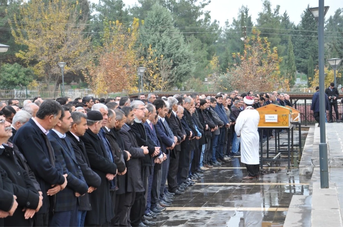 Adana\'da Öldürülen Kardeşler Gaziantep\'te Defnedildi