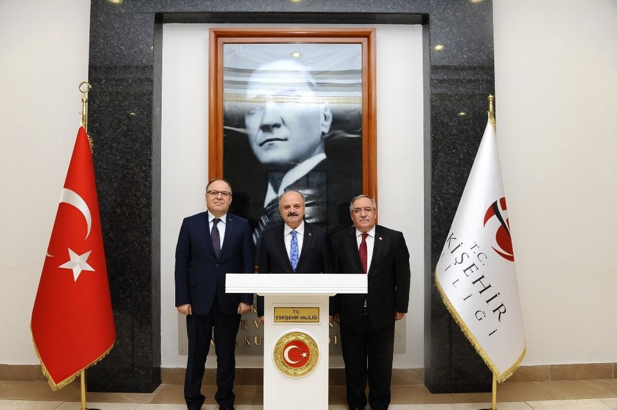 Afyonkarahisar Valisi Tutulmaz ve Kütahya Valisi Nayir, Vali Çakacak\'ı Ziyaret Etti