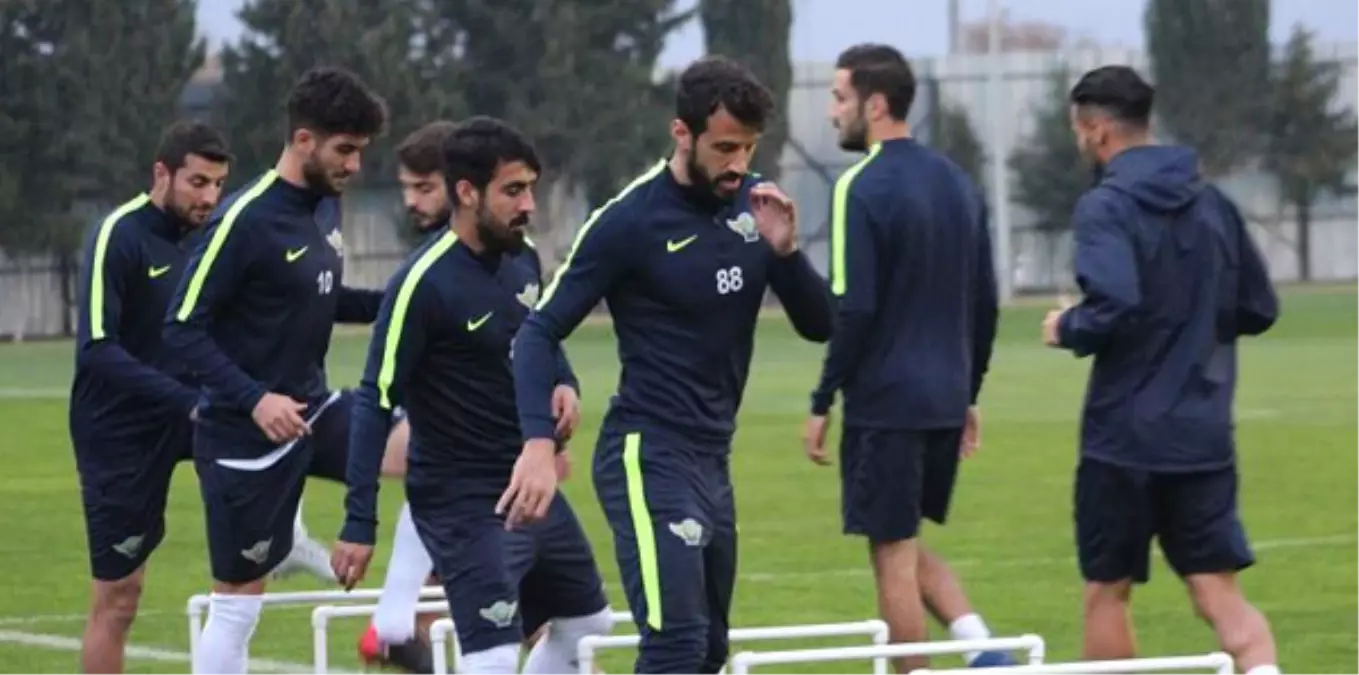 Akhisarspor\'da Sakatlar Can Sıkıyor