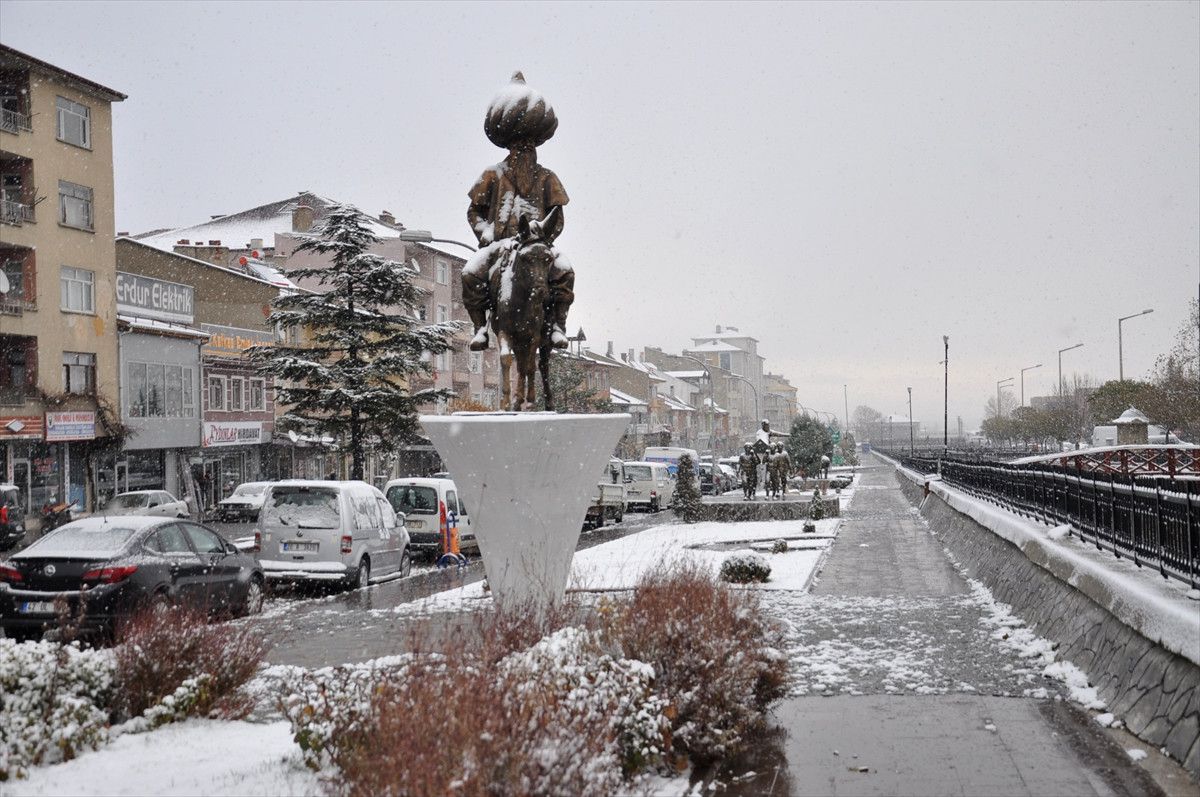 Akşehir\'e Yılın İlk Karı Yağdı