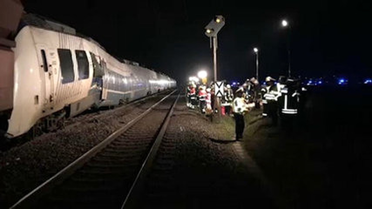 Almanya\'da Tren Kazası: Yaralılar Var