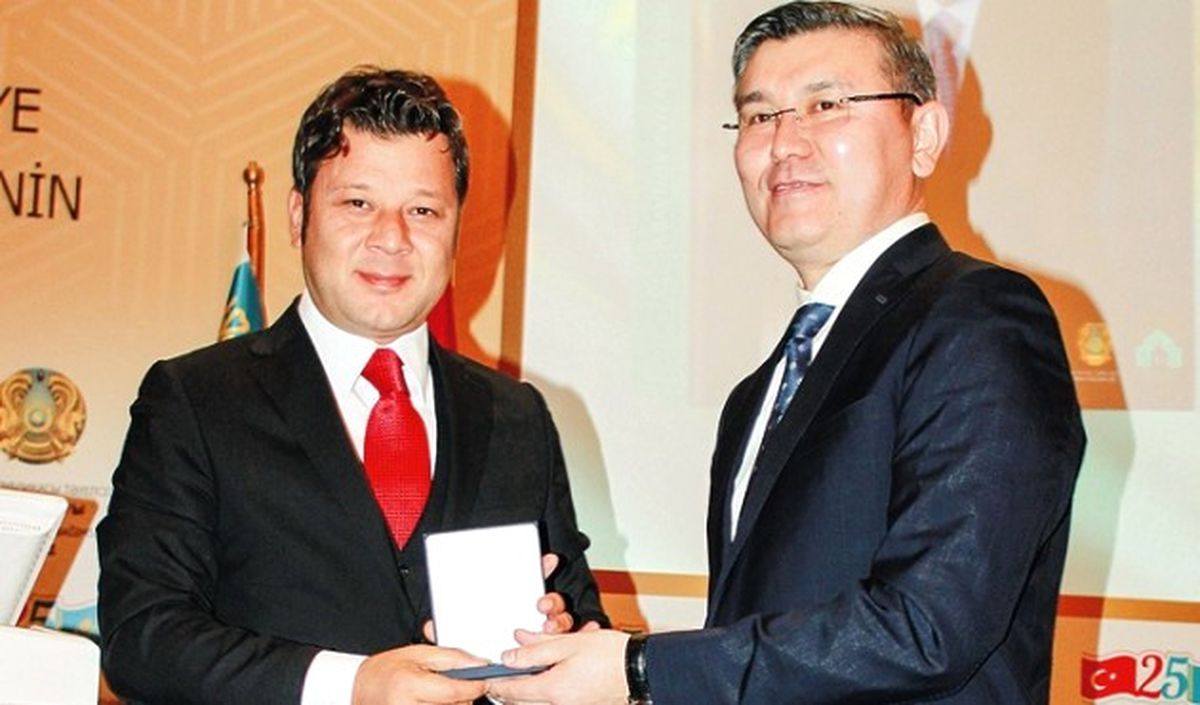 Ankara Temsilcimiz Parlak\'a Kazakistan Dışişleri Bakanlığı\'ndan Madalya