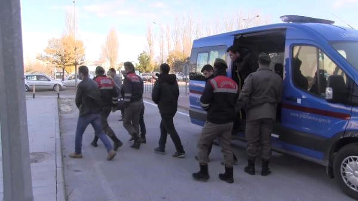Askerlere Yönelik Fetö Operasyonunda 5 Şüpheli Adliyede