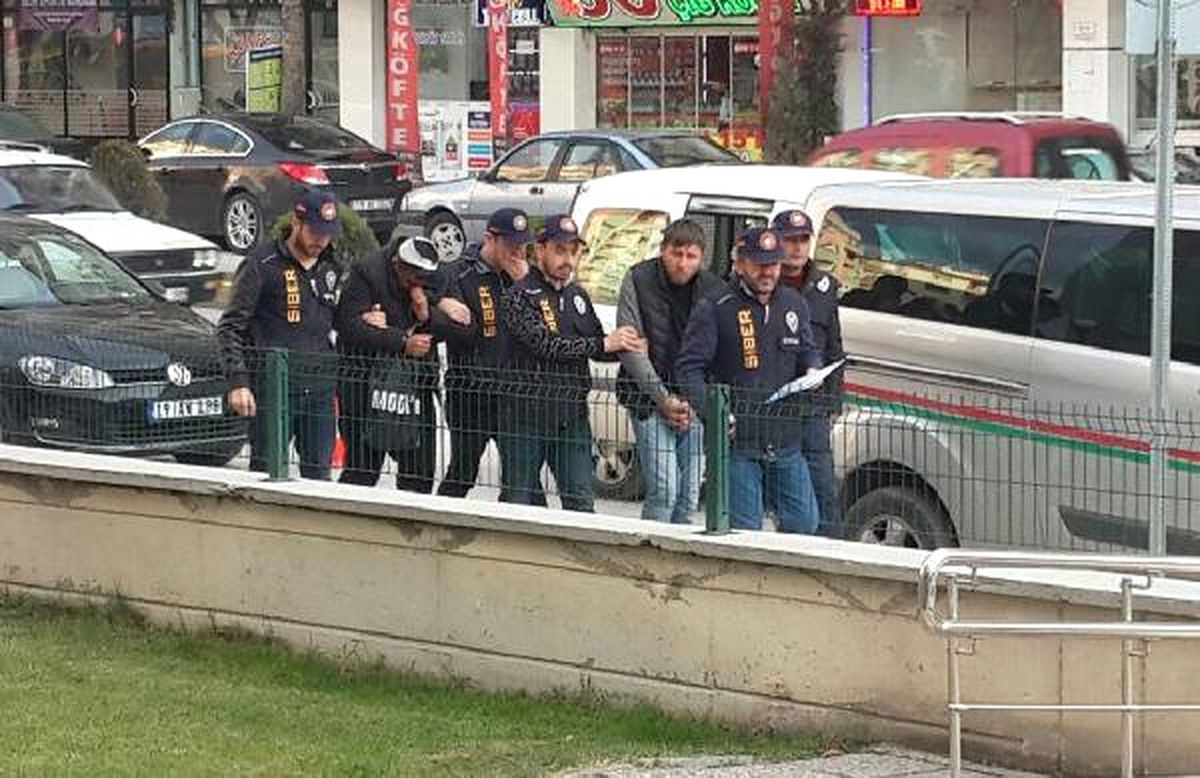 Atm Dolandırıcıları Yakalandı