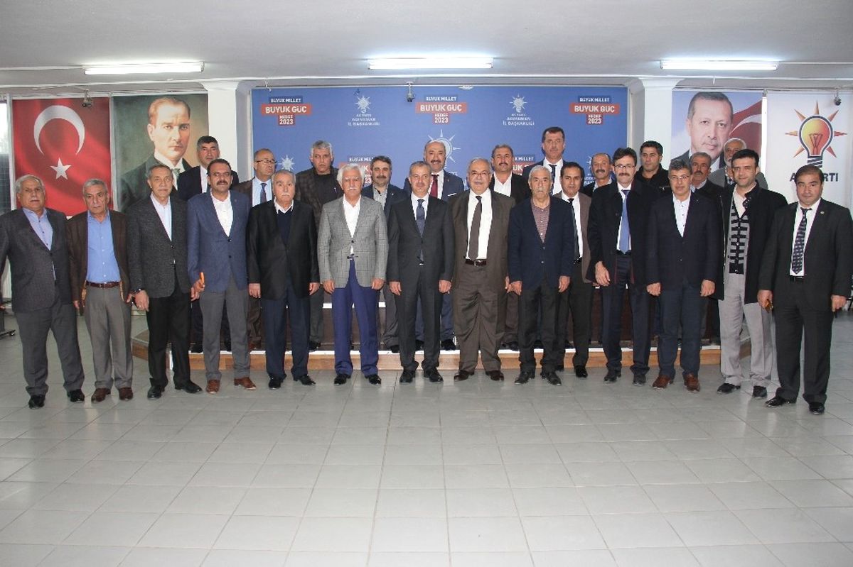 Başkan Erdoğan Belediye ve AK Parti İlçe Başkanlarıyla Bir Araya Geldi