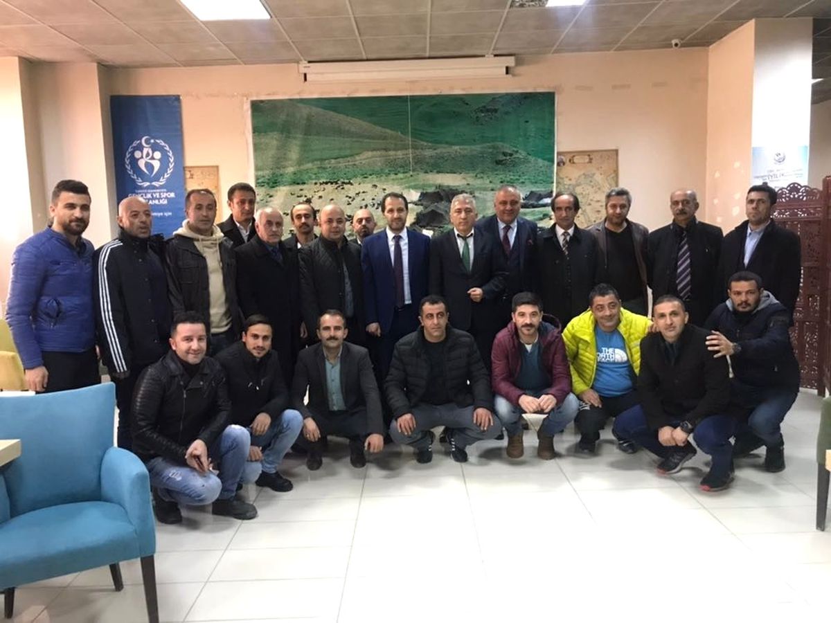 Başkan Gür, Spor Kulüpleri Temsilcileriyle Bir Araya Geldi