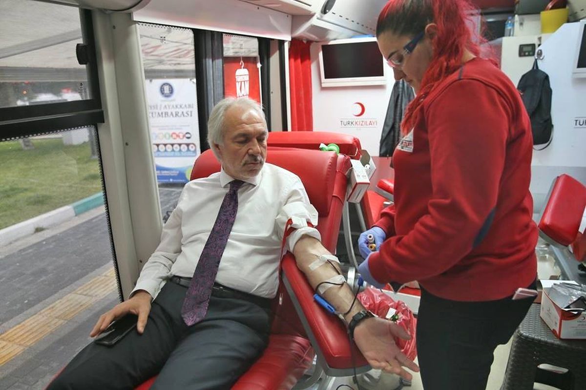 Başkan Kamil Saraçoğlu, Kan Bağışında Bulundu