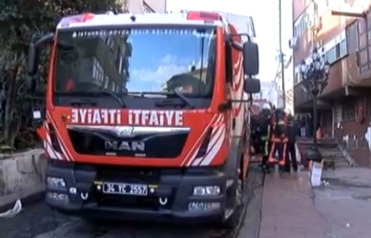 Beyoğlu\'nda Yangın Paniği