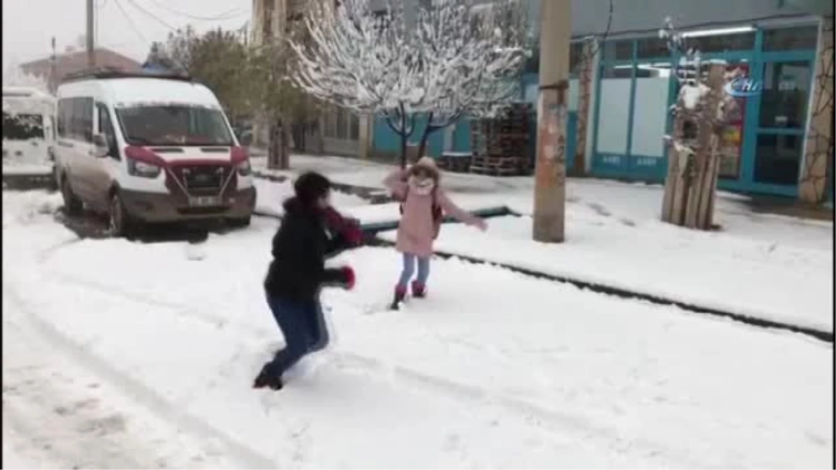 Bingöl\'de Kar Yağışı Etkili Oldu, Çocuklar Tadını Çıkardı