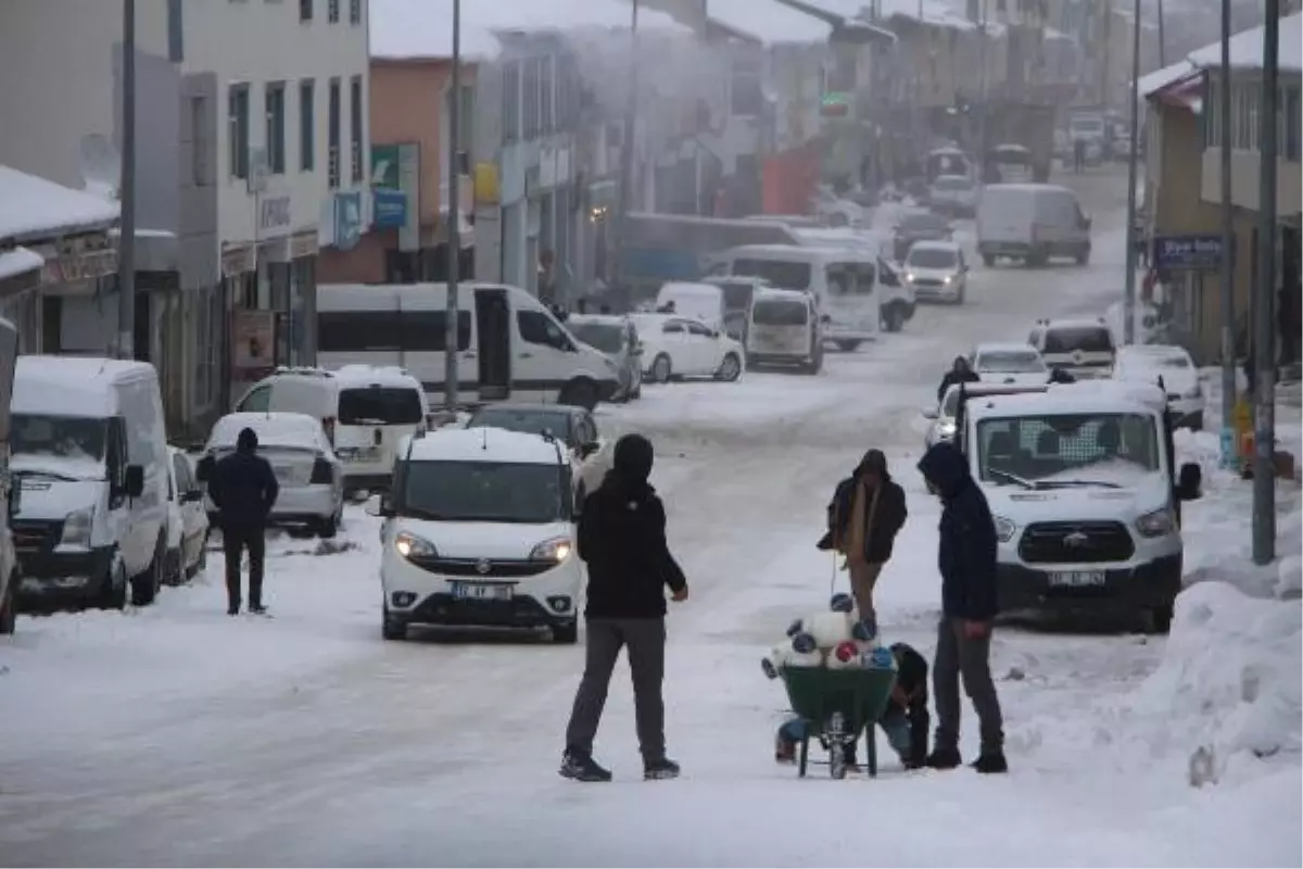 Bingöl\'de Kar Yağışı Nedeniyle 52 Köy Yolu Ulaşıma Kapandı (2)