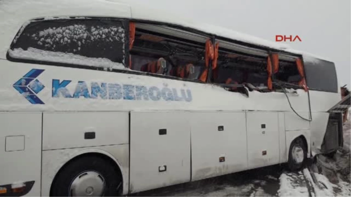 Bolu Karla Mücadele Aracı Otobüs ve Minibüse Çarptı-6 Yaralı