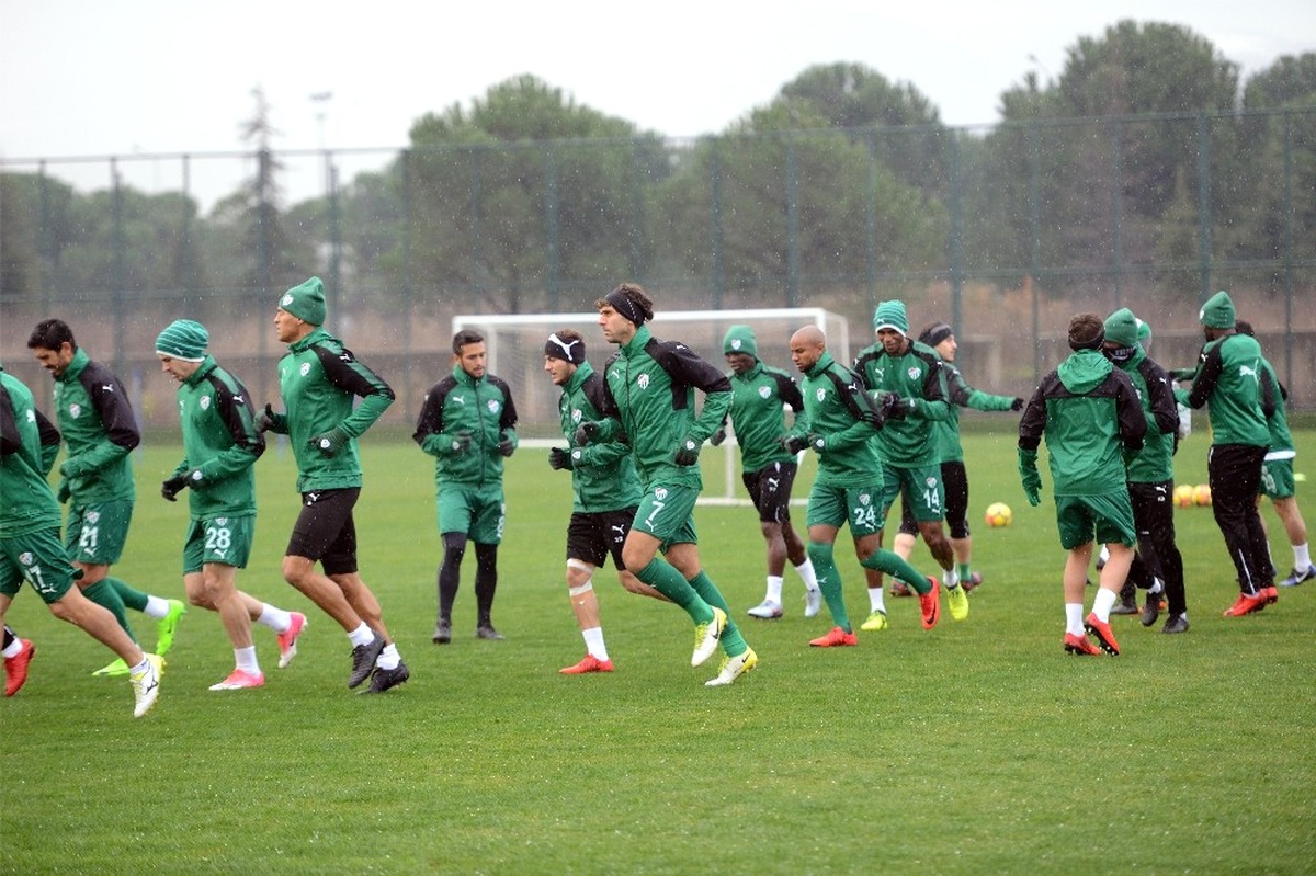 Bursaspor\'da Fenerbahçe Mesaisi Sürüyor