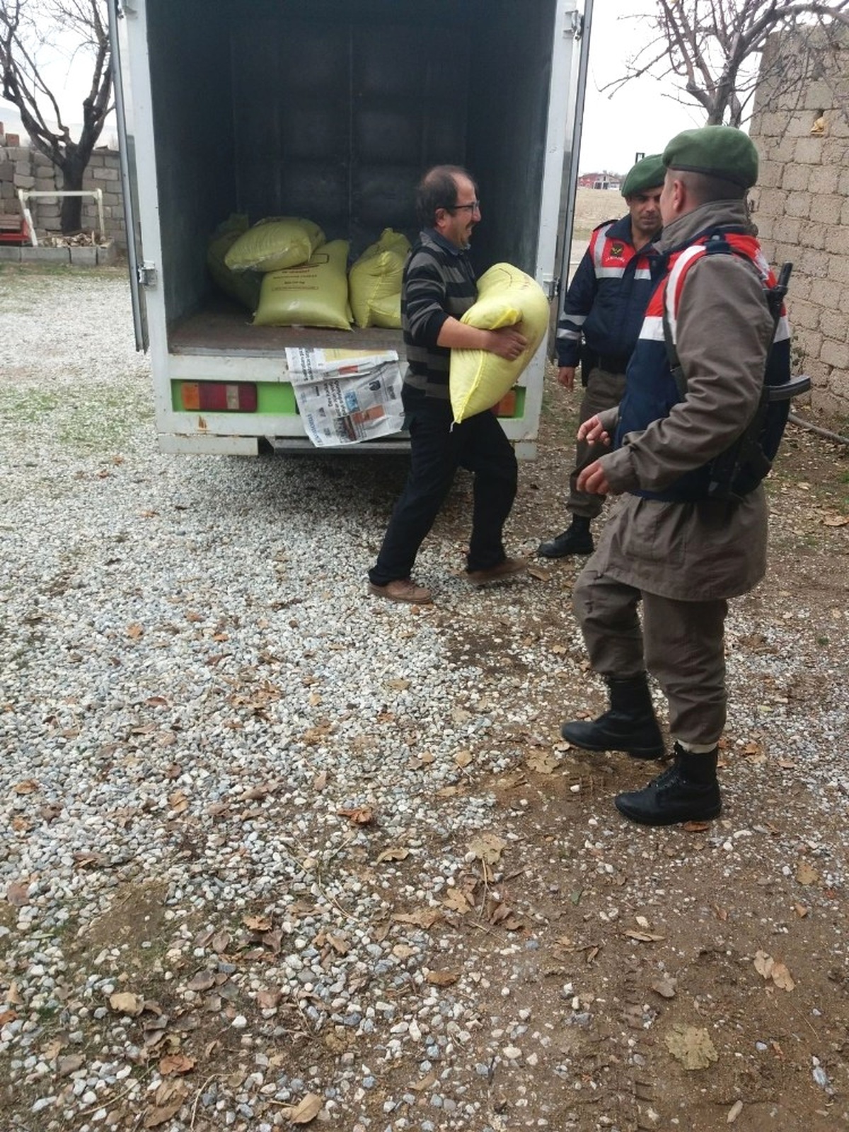 Çalınan Gübreler Bulundu, Sahibine Teslim Edildi