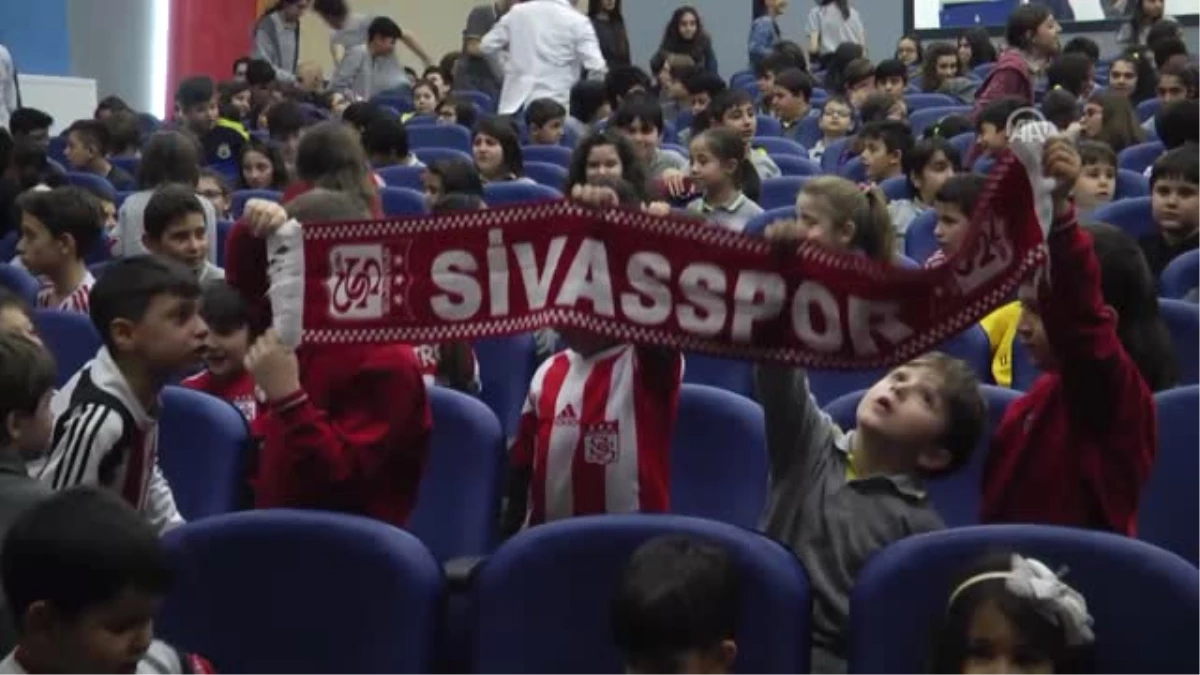 Demir Grup Sivassporlu Futbolcular, Söyleşiye Katıldı