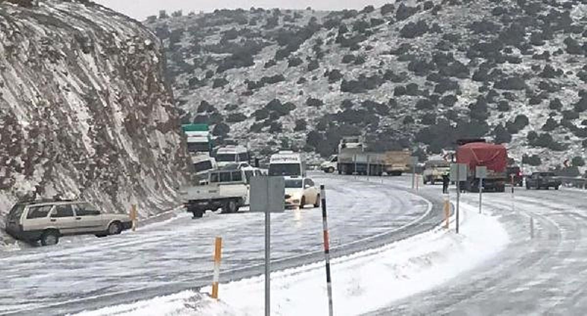 Denizli- Antalya Yolunda Kar ve Buzlanma Ulaşımı Aksattı