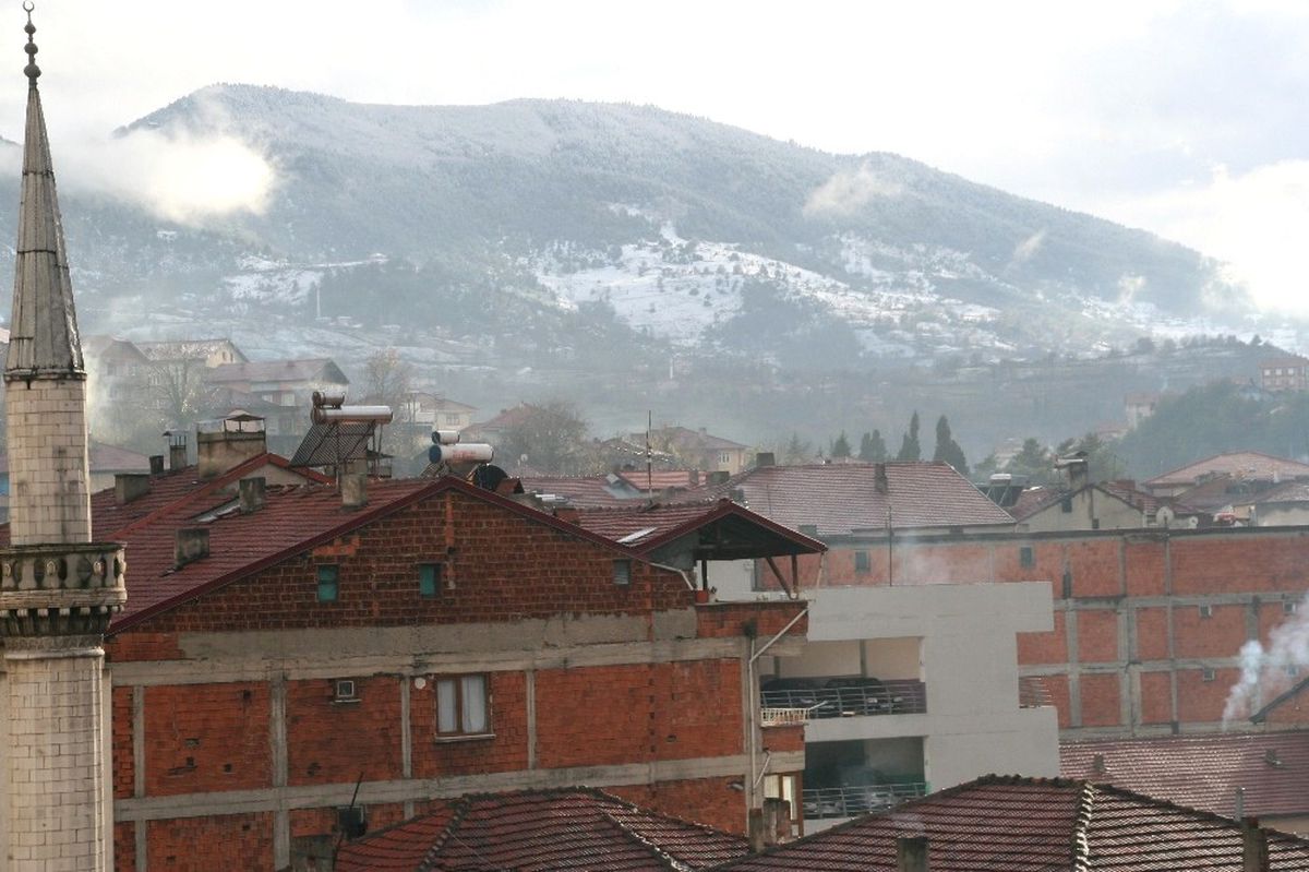 Devrek\'te Mevsimin İlk Karı Yağdı