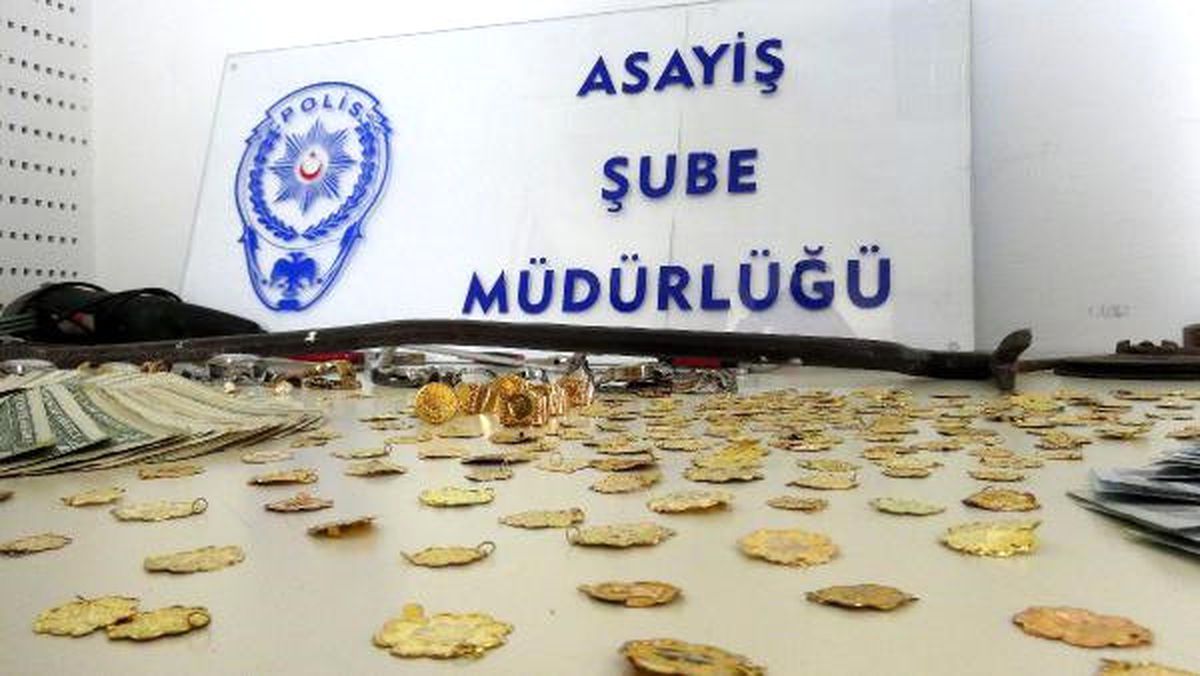 Duvarı Kırılarak Girilen Kuyumcudan Hırsızlığa 3 Gözaltı