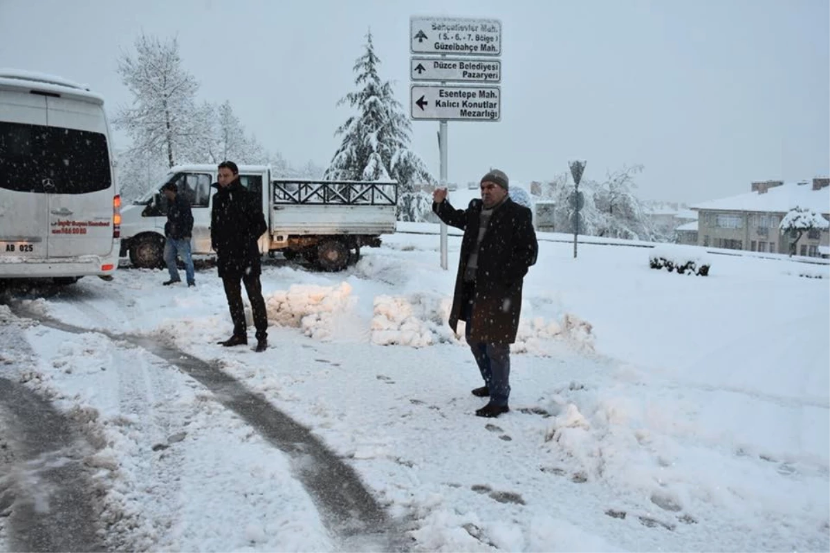 Düzce\'de Karla Mücadele Çalışmaları Sürüyor