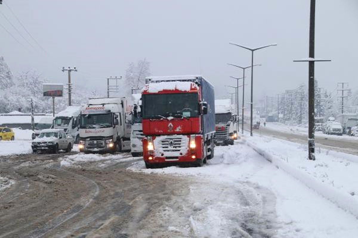 Düzce\'nin 2 İlçesinde Eğitime Kar Engeli