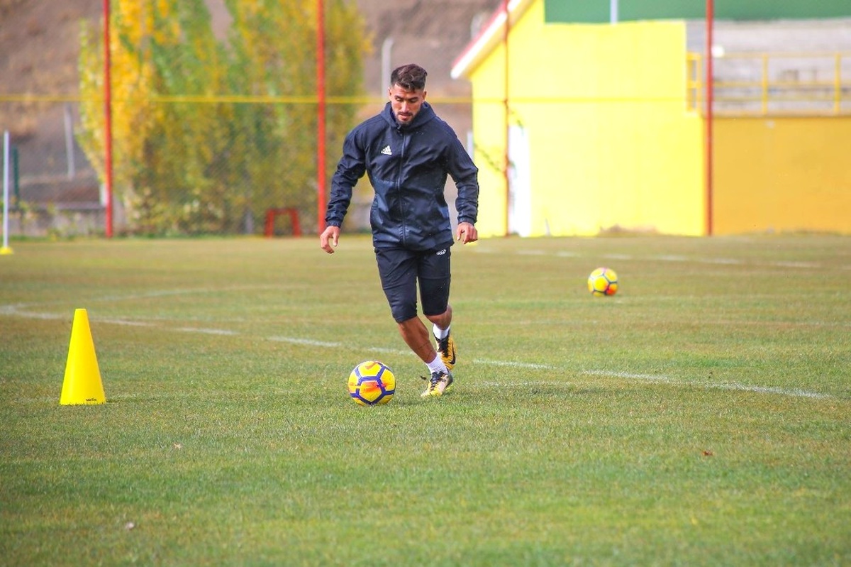 E.yeni Malatyaspor\'un Arjantinlisi Dening Daha Fazla Süre İstiyor