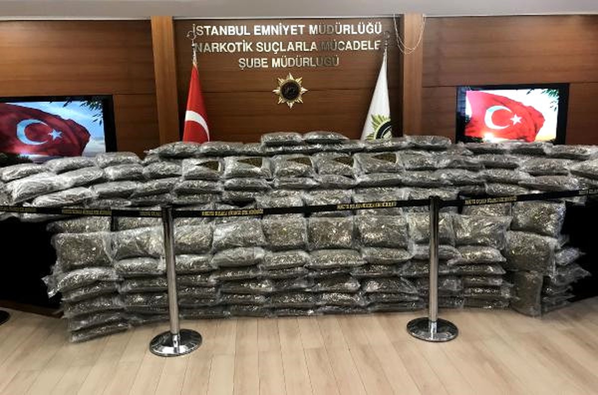 Ek Bilgi ve Fotoğraflarla) - Tır\'da 300 Kilo Uyuşturucu Ele Geçirildi