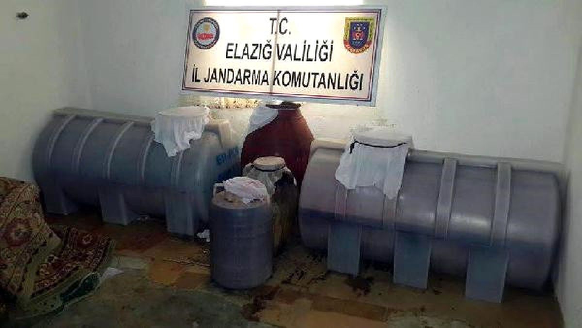 Elazığ\'da 800 Litre Kaçak Şarap Ele Geçirildi