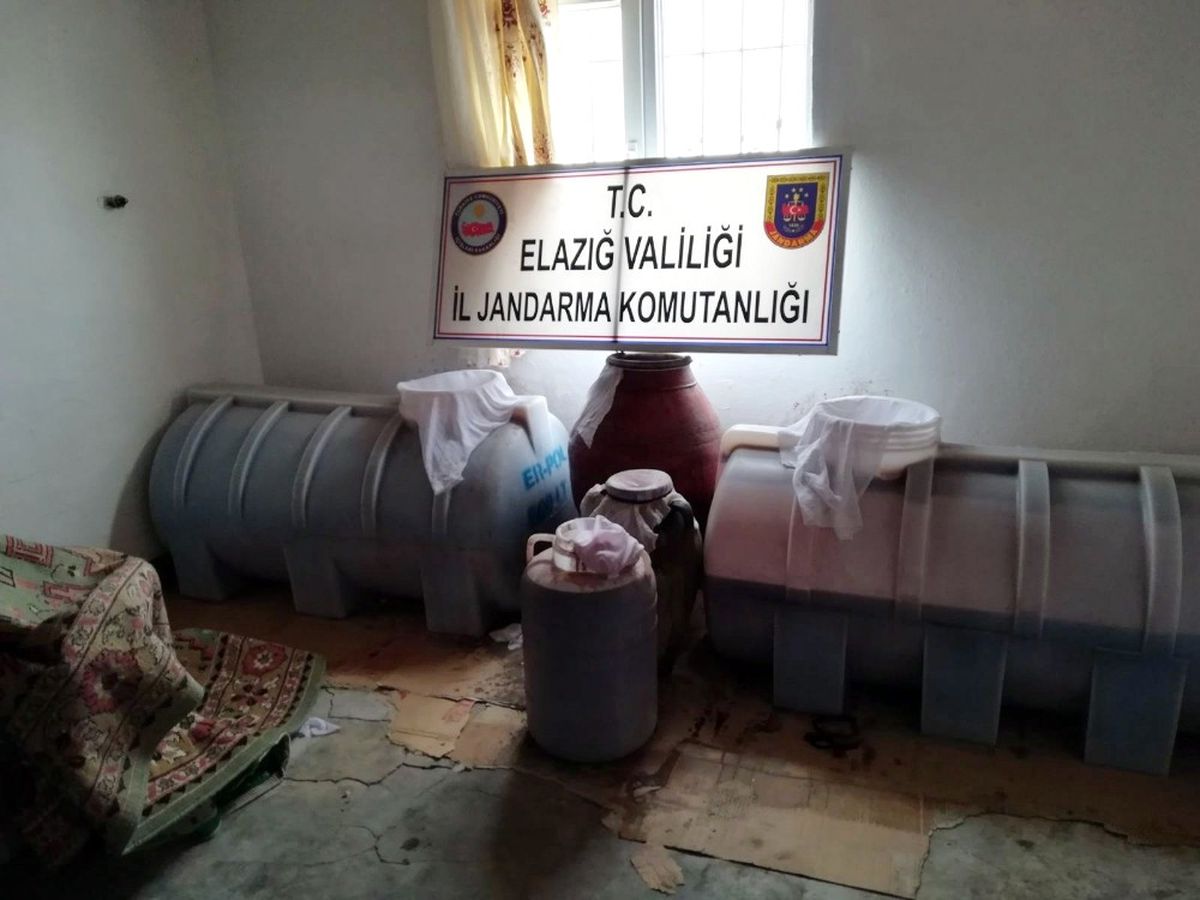 Elazığ\'da Kaçak Üretilen 800 Litre İçki Ele Geçirildi