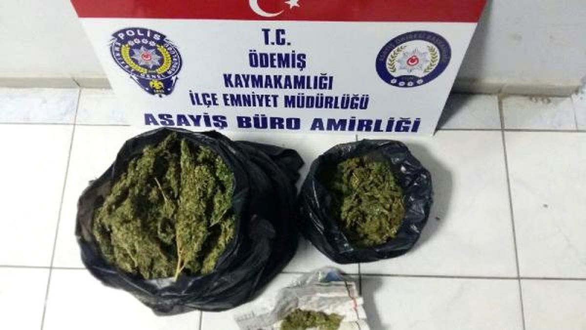 Elindeki Poşetten 1 Kilo 250 Gram Esrar Çıktı