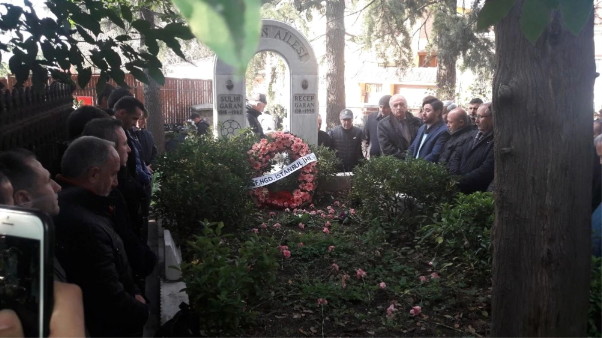 FIFA Kokartlı İlk Türk Hakem Sulhi Garan, Mezarı Başında Anıldı