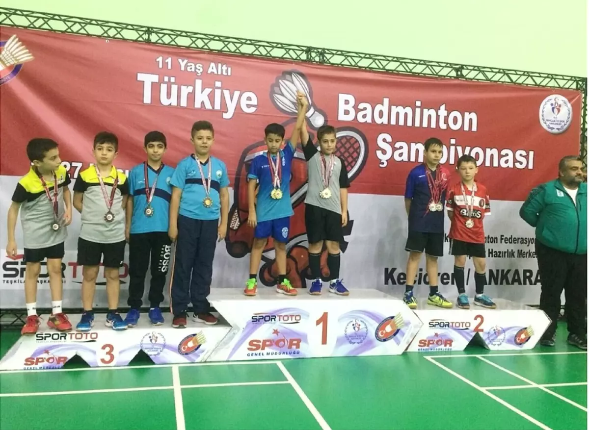 Genç Badmintoncuların Büyük Başarısı