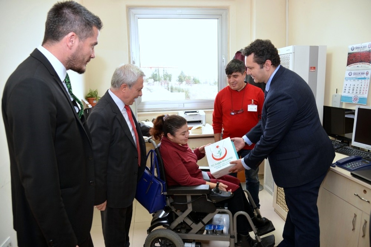 İl Sağlık Müdürü Bilge, Ağız ve Diş Hastanesi\'ni Ziyaret Etti